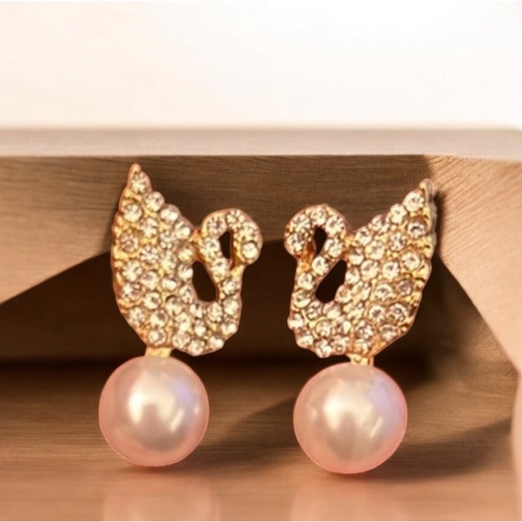 CRYSTAL SWAN EARRINGS WITH DROP PEARL NWOT - Picture 9 of 9